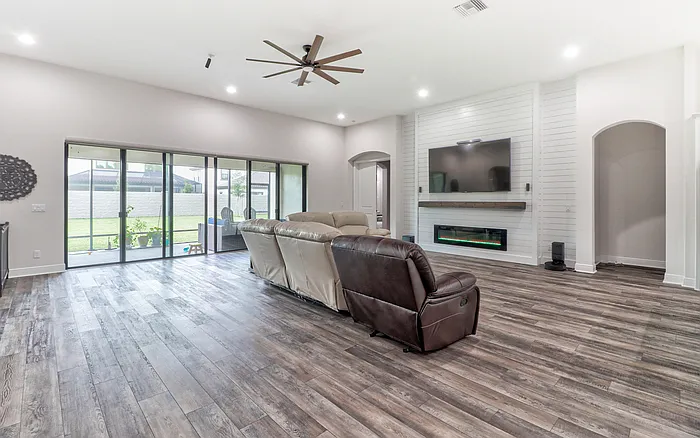 4 bed, 3.0 bath, 3418 sqft, $6,000 — Photo 3