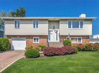 111 Pequa Pl, Massapequa, NY 11758