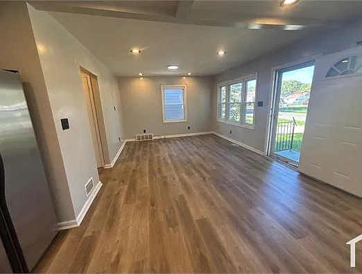 3 bed, 4792 sqft, $1,300 — Photo 4