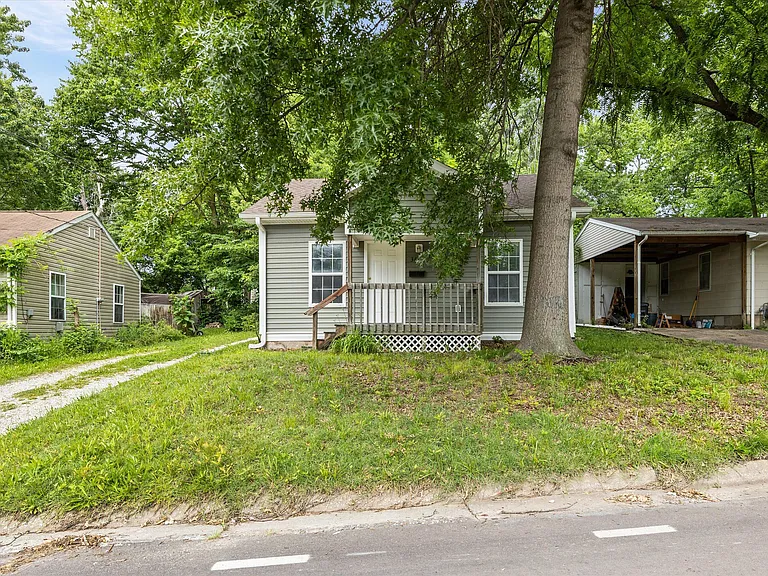 309 Alexander Ave — Photo 2