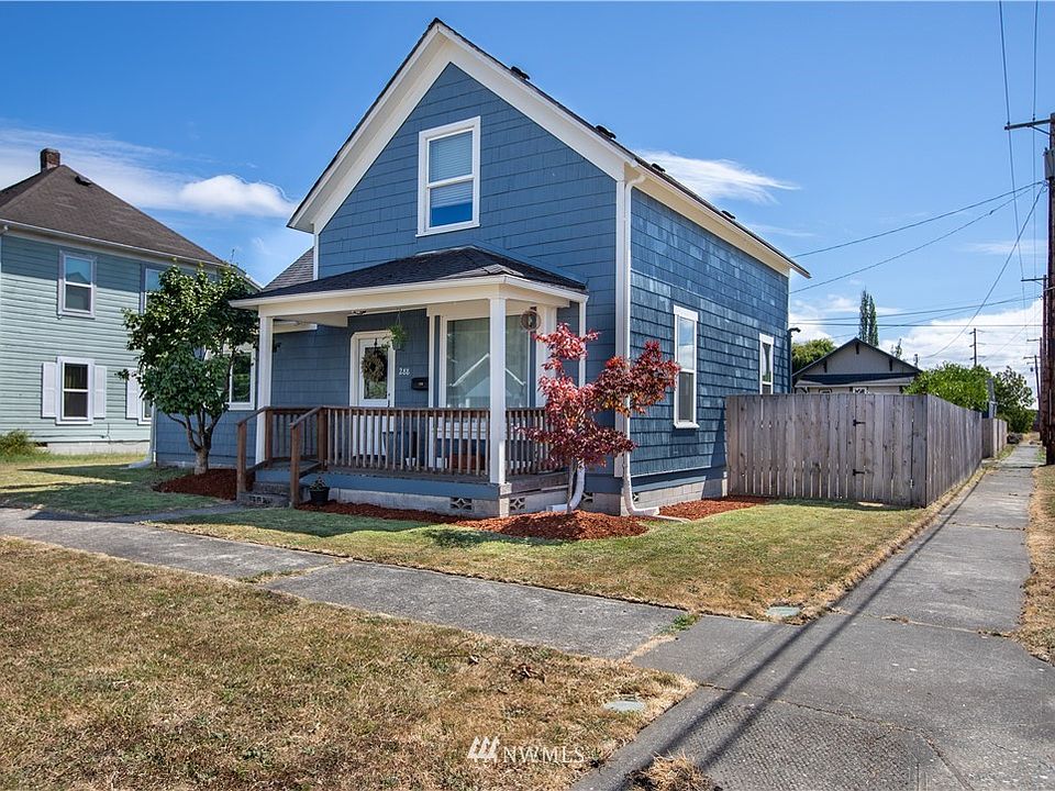 Welcome home to this amazing 3-bed, 2 bath home just blocks from downtown Chehalis!