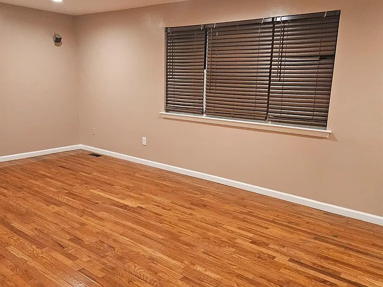316 Ventnor Ct — Photo 19