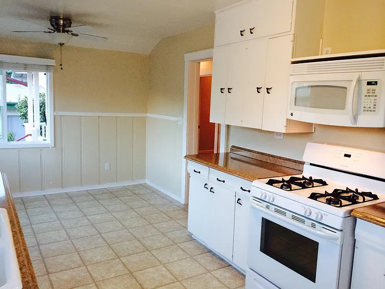 251 Laurel St — Photo 3