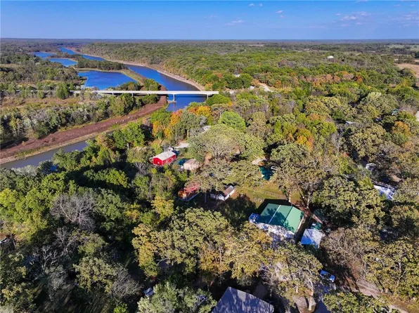 2738 SW Lowry St, Osceola, MO 64776