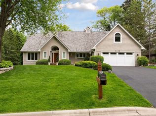 2115 Springwood Rd, Wayzata, MN 55391