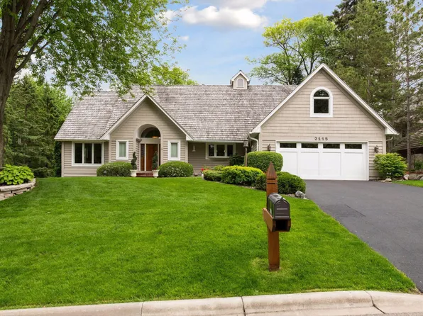 2115 Springwood Rd, Wayzata, MN 55391