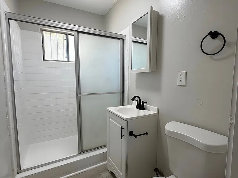 5261 Huntington Dr N — Photo 3