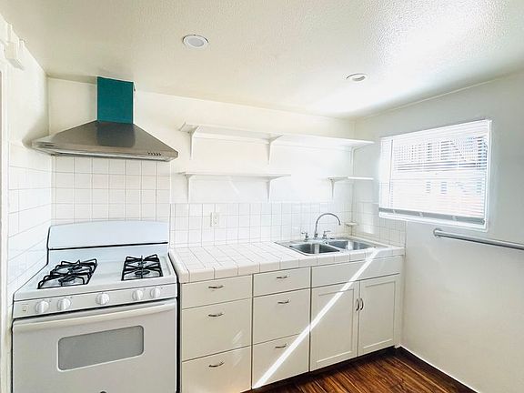 2nd image of 158 N Ventura Ave APT 5