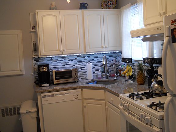 New kitchen, gas stove 