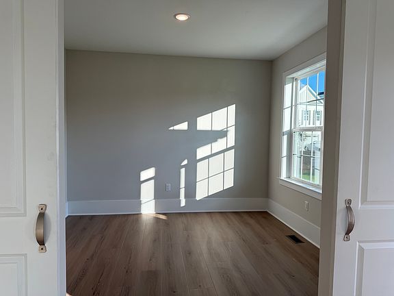 5th image of 1404 Justin Dr
