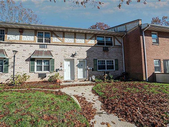 2nd image of 11 Glen Hollow Dr APT D3