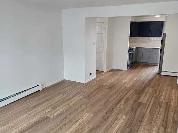 7711 W 87th St APT 4, Bridgeview, IL 60455