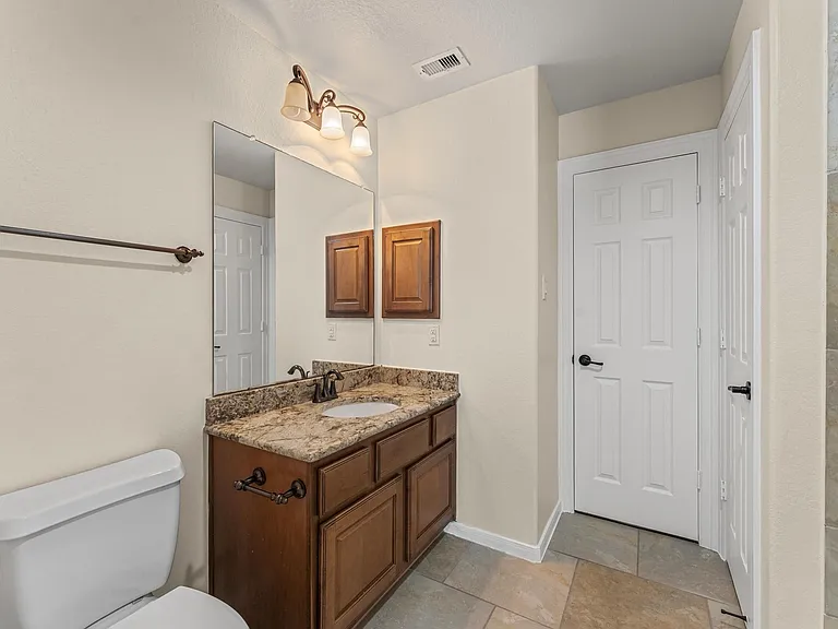 7 N Beech Springs Cir — Photo 36