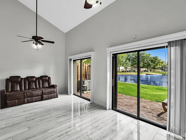 4182 S Pine Island Rd #TOWNHOUSE — Photo 6