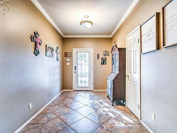 3rd image of 2618 Oak Hills Trl