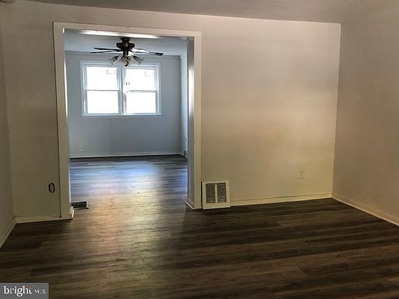 3rd image of 2908 Green St