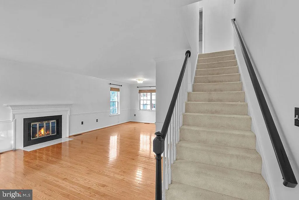4 bed, 2.5 bath, 2398 sqft, $3,850 — Photo 3