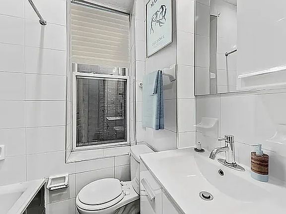3rd image of 305 W 111th St #1C