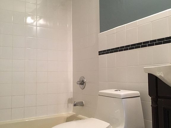 4th image of 20 Elmwood Park Dr
