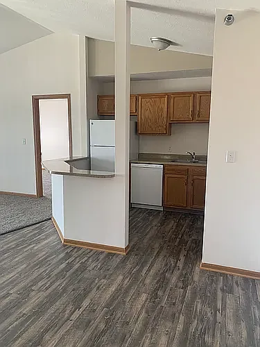 Crown Pointe Apartments — Photo 9