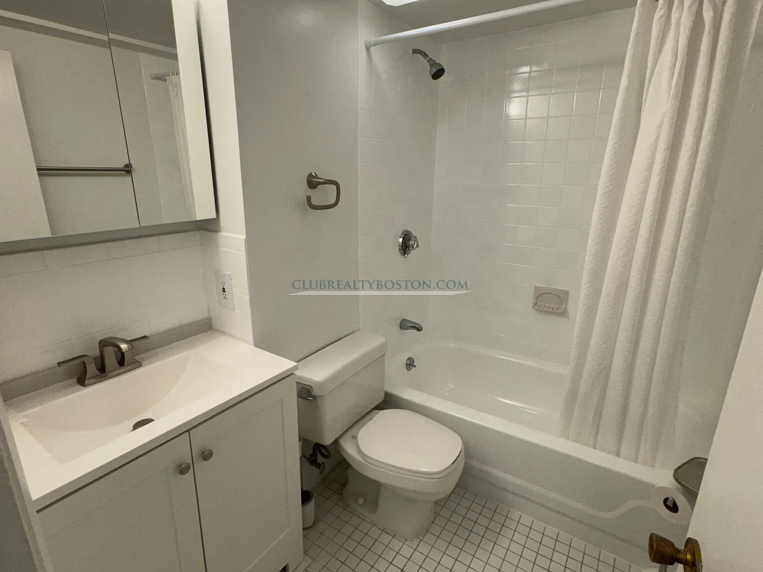 1 bed, 1.0 bath, 590 sqft, $2,200 — Photo 2