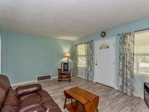 5th image of 3020 E Pine Ave