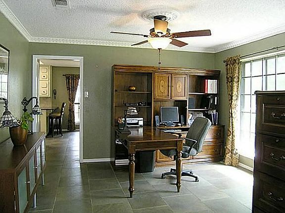 3rd image of 3704 Cliffwood Dr