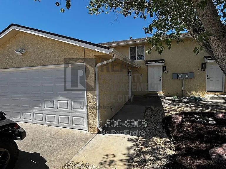 326 W Golden Eagle Way — Photo 1