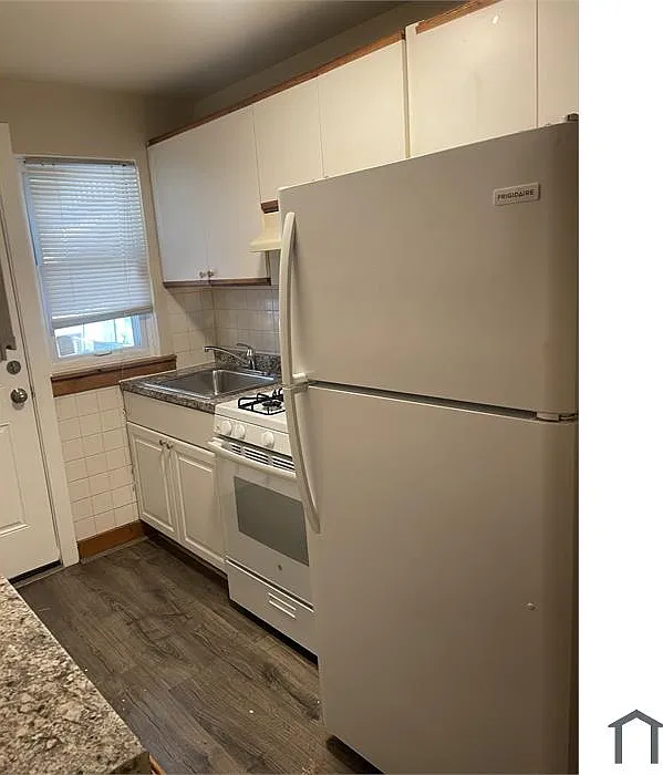 2 bed, 1.5 bath, 896 sqft, $1,475 — Photo 2