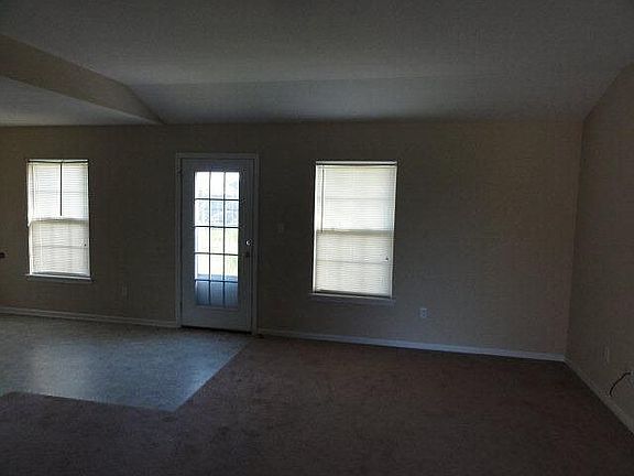 2nd image of 325 Galvez Ln