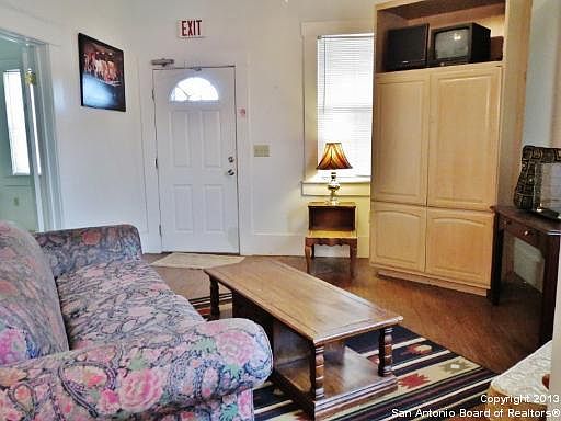4th image of 403 Jackson St