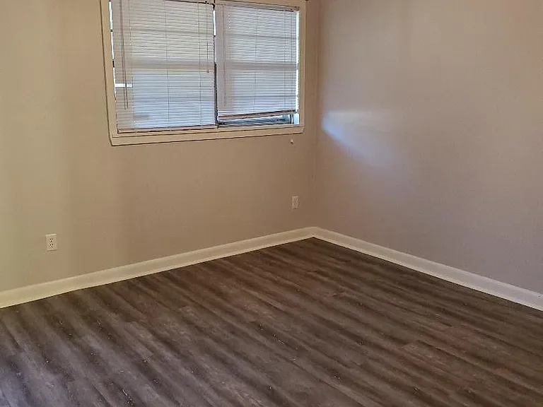2505 Douglas Dr — Photo 4