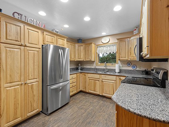 5th image of 416 Lacys Ct