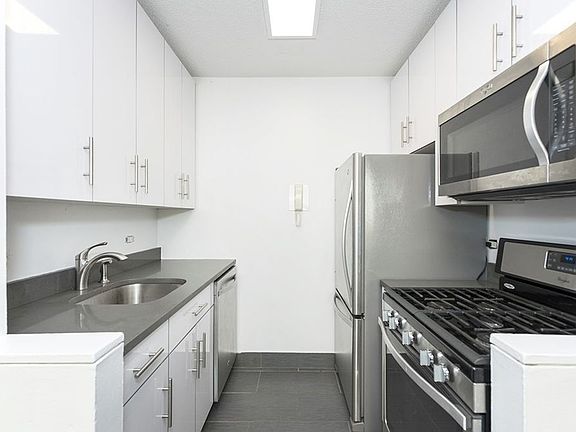 5th image of 330 W 56th St APT 14P
