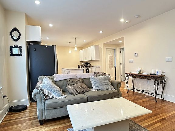 4th image of 45 Matchett St