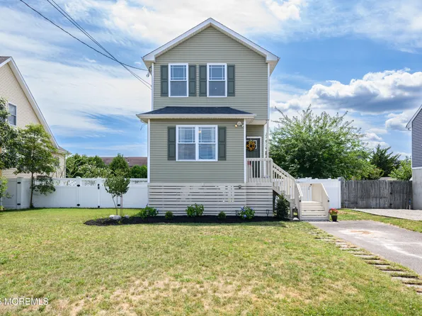 201 Riviera Drive, Toms River, NJ 08753