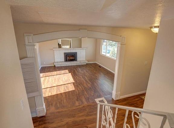 3rd image of 27 Eastwood Dr