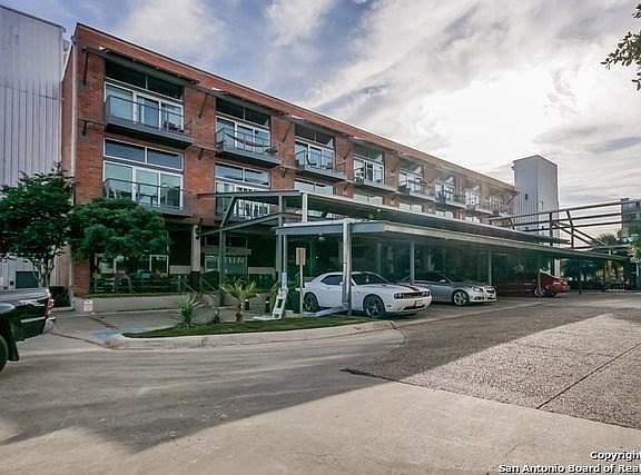 4th image of 1331 S Flores St Suite 302
