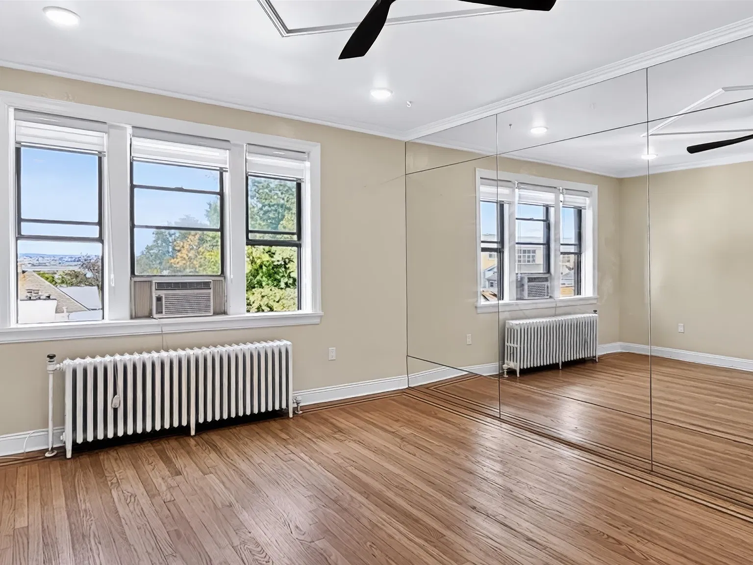 1100 Hundred Condominium — Photo 3
