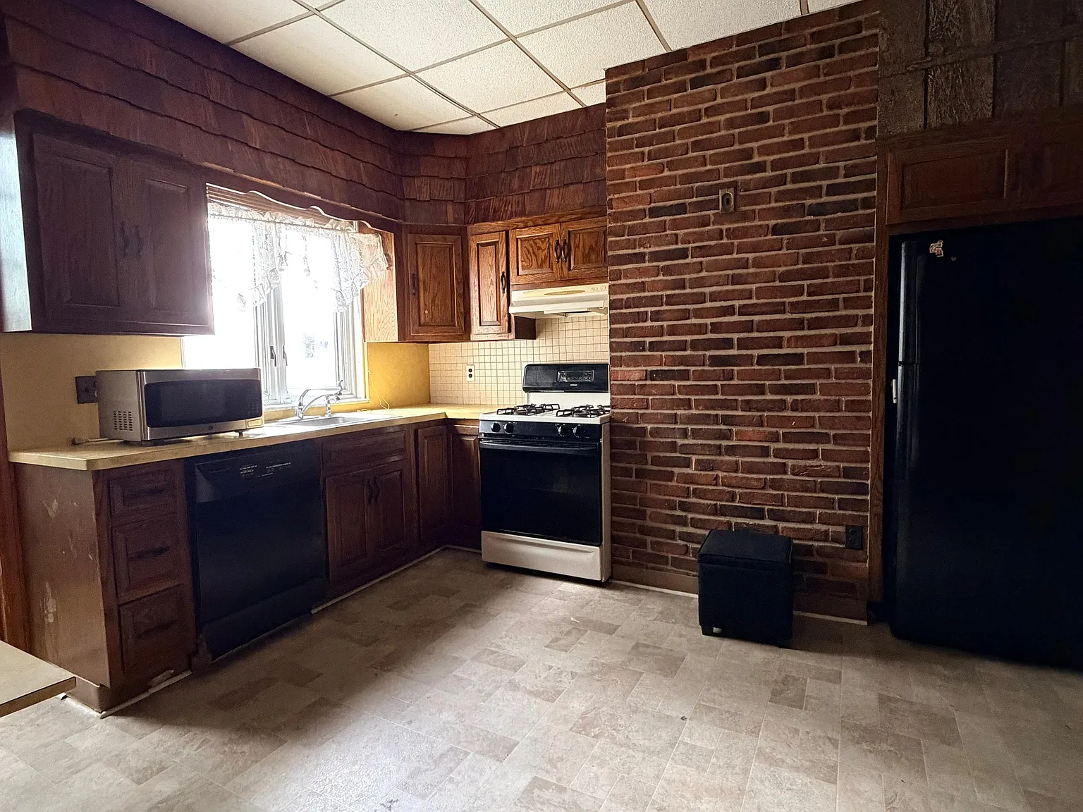 2 bed, 700 sqft, $2,100 — Photo 3