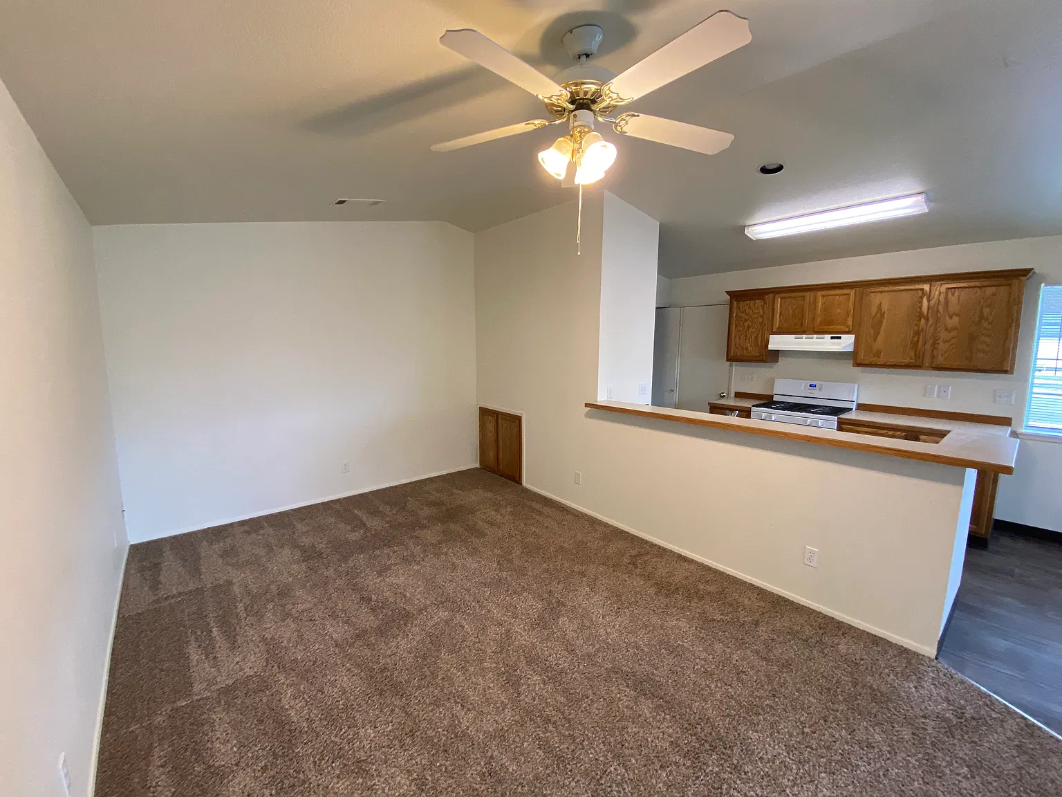 2 bed, 1017 sqft, $1,750 — Photo 3