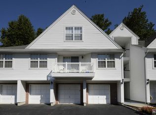 9-4 Vernon Ct, Waldwick, NJ 07463