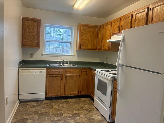 2nd image of 107 Jenkins Ln #1A