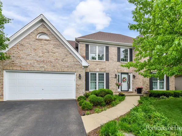 581 Tanager Ln, West Chicago, IL 60185