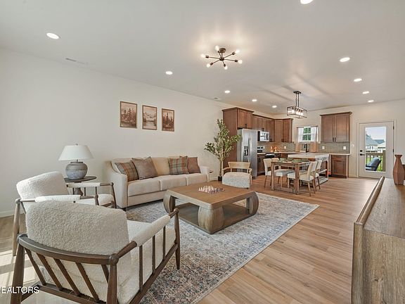 5th image of 1479 William Holt Blvd