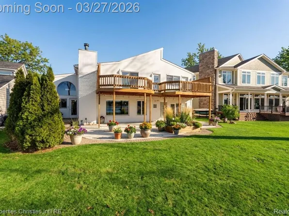 2323 Solano Dr, Wolverine Lake, MI 48390