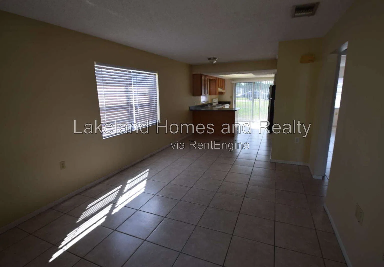 2 bed, 2.0 bath, 880 sqft, $1,350 — Photo 2