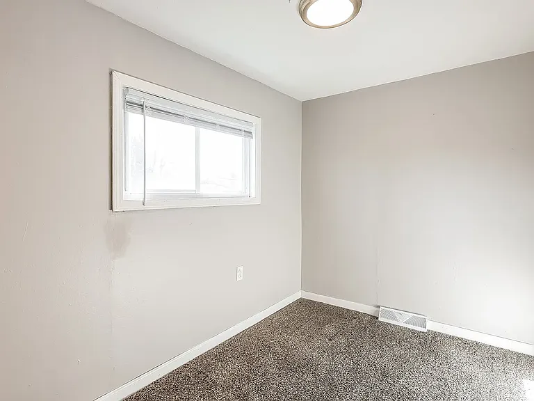 120 Pickford St — Photo 2