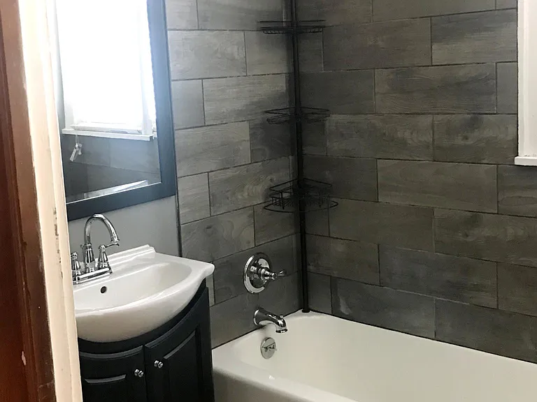 526 Reeves Dr — Photo 7