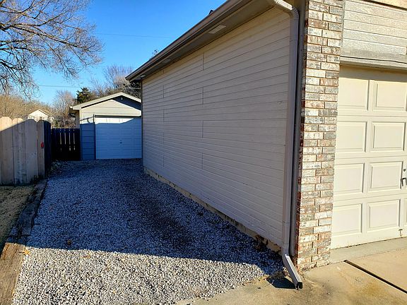 3rd image of 516 N Lakeside Dr #1